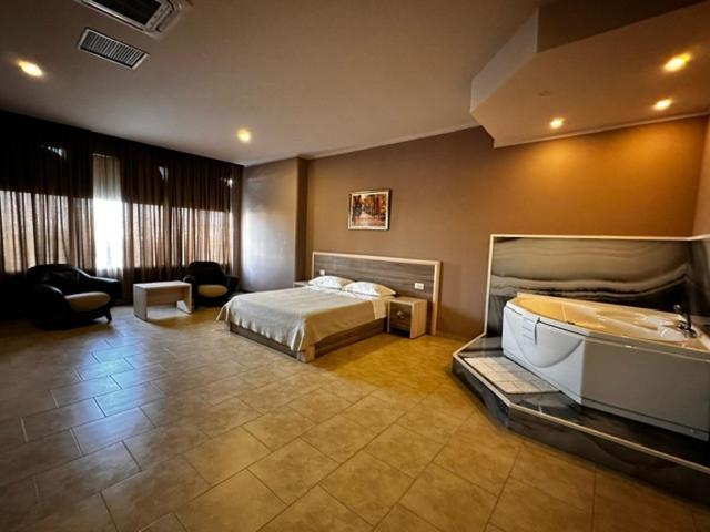 Hotel Terminal Tirana Bregu i Lumit Exterior foto